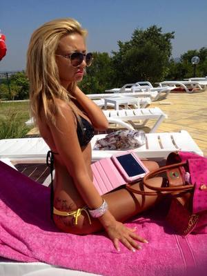 Meet Jacqueline from Quebec (21) | Discreet Adult Dating
