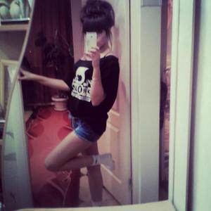 Photo of Halle (24) from District Of Columbia dating profile