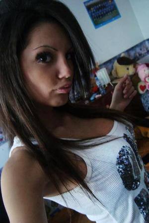 Meet Angelique (19) from North Carolina | FWB Casual Partner