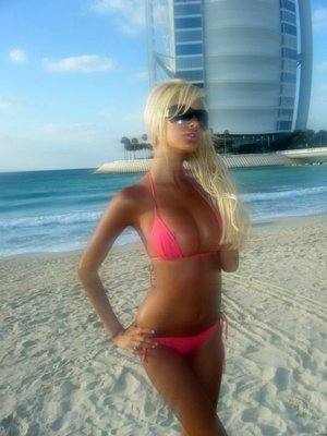 Carolyn (24) in Washington | Casual Dating with Older Men