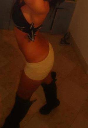 Local Florida Profile: Alondra (20) | Older Men Welcome
