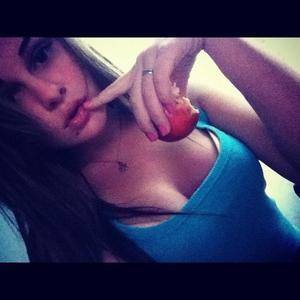 Breann, 21, Florida | Younger Adult Woman Seeking Older Men