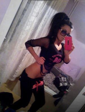 Meet local singles like Adah from Lake Geneva, Wisconsin who want to fuck tonight