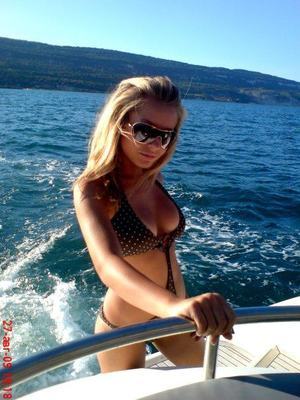 Lanette from Fort Blackmore, Virginia is looking for adult webcam chat