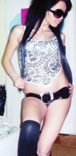 Cammie from Wynona, Oklahoma is looking for adult webcam chat