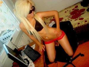 Vada from Kentucky is looking for adult webcam chat