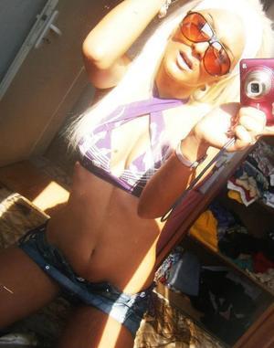 Kathyrn from Anthony, Kansas is looking for adult webcam chat