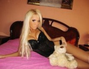 Liane from Whitesville, Kentucky is looking for adult webcam chat