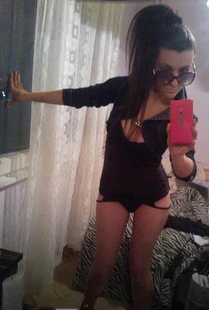 Jeanelle from Harrington, Delaware is looking for adult webcam chat