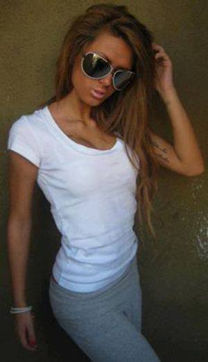 Shonda from Denmark, Wisconsin is looking for adult webcam chat