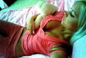 Shenna from Hawaii National Park, Hawaii is looking for adult webcam chat