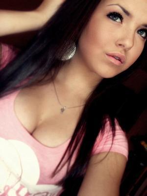 Corazon from Clarkton, North Carolina is looking for adult webcam chat