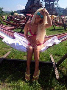 Meet Michaela (29)‚ Hot Hawaii Babe Into Casual Fun